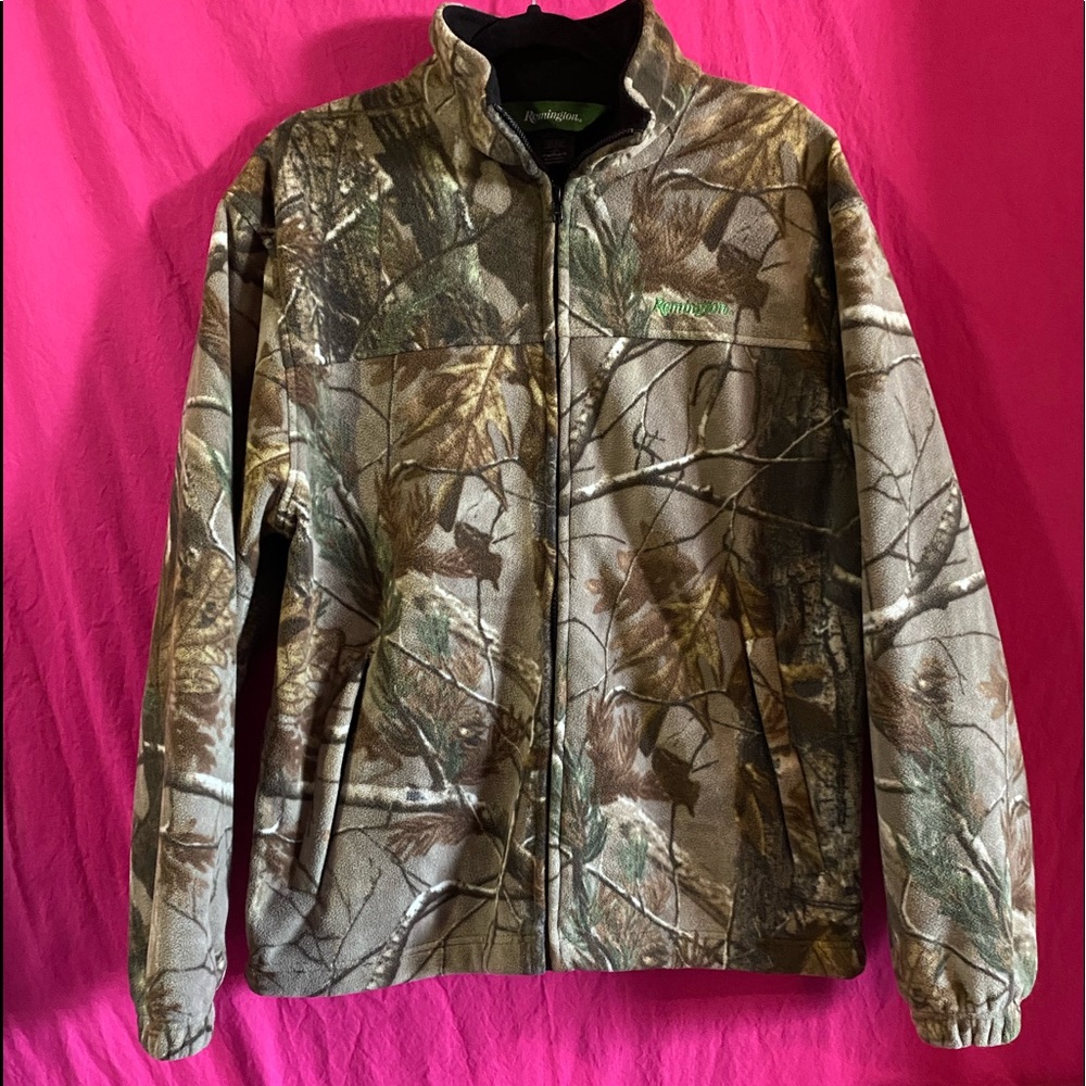 🧥Remington Camo Zipper Jacket Size Medium